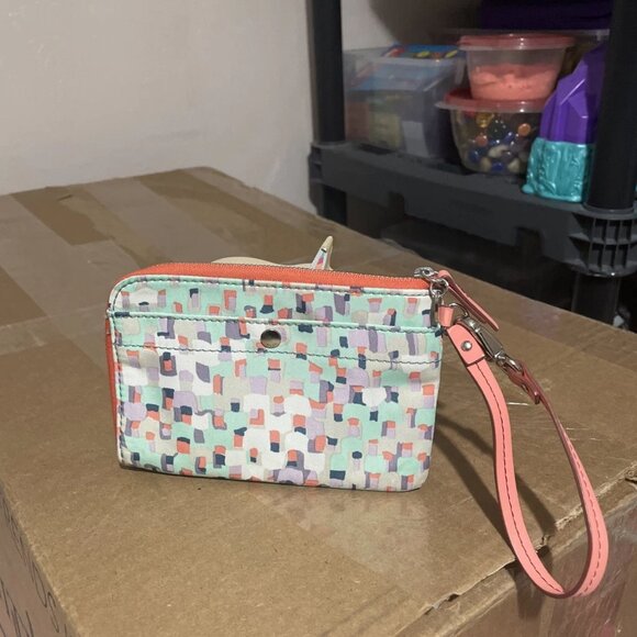 Fossil Keyper Wristlet ~ Green Multi ~ Geo or Terrazzo Pattern - Picture 1 of 7